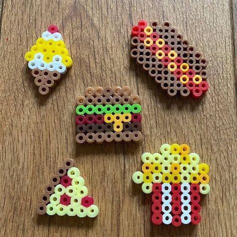 Pisla Ideas, Melty Bead Designs, Melt Beads Patterns, Hamma Beads Ideas, Pokemon Bead, Easy Perler Bead Patterns, Melty Bead Patterns, Pearl Beads Pattern, Easy Perler Beads Ideas