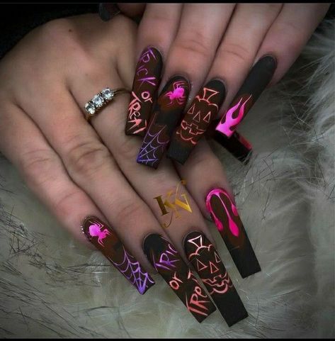 Pumpkin Halloween Nails, Nail Designs Fall, Bandana Nails, Fall Nails 2023, Pretty Gowns, Black Halloween Nails, Cartoon Nails, Witch Nails, Halloween Acrylic