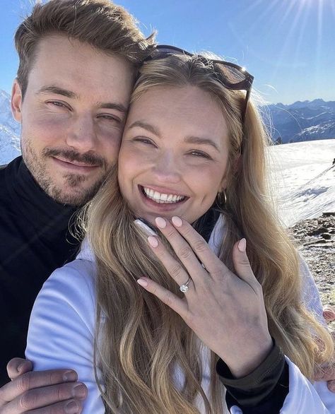 Epic Proposal, Engagement Proposal Photos, Cute Engagement Photos, Proposal Photos, Vogue Wedding, Romee Strijd, Grow Old, Wedding Proposals, Engagement Announcement