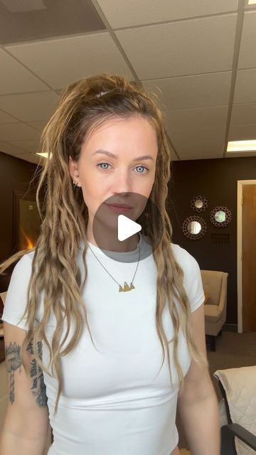 Virginia Dreadlock Artisit on Instagram: "Showing off my Dread Halo from @wyld_hare_dreadlocks 💟 . . Y’all, this is a MUST HAVE if you like to wear your hair up. The size I’m using in this video is a small, which is the exact size of my folded over bun. But they come in small, medium, and large so you can find the perfect size for you.  . . I have never been able to rock such a secure yet tension free updo with just one “hair tie”…. This is everything you need in one. Whether it’s a high ponytail, a messy bun, a half updo, this is now my go-to, to style my locs. I’m in love and y’all need to get you one. @wyld_hare_dreadlocks  . . #dreadlockstyle #dreadlockupdo #dreadlockartist" Dread Spacebuns, Dread Bun Styles Women, Half Dreads Partial Dreadlocks, Dreadlock Updo Hairstyles, Partial Dreads Hairstyles, Dreads With Bangs, Half Head Dreads, Dreadlock Updo, Half Dreaded Hair