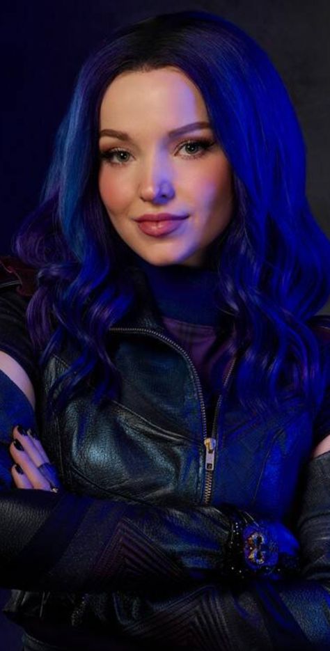 Descendants Mal And Ben, Dov Cameron, Dove Cameron Descendants, Disney Eye Makeup, Disney Descendants Characters, Disney Descendants Mal, Descendants Pictures, Mal Descendants, Disney Descendants Movie