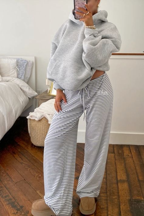 Pajama Pants Outfit, Pajamas Aesthetic, Outfits Lazy, Autumn Fits, Day Outfits, Cute Lazy Day Outfits, Lazy Day Outfits, Cute Pajamas, Stockholm Fashion