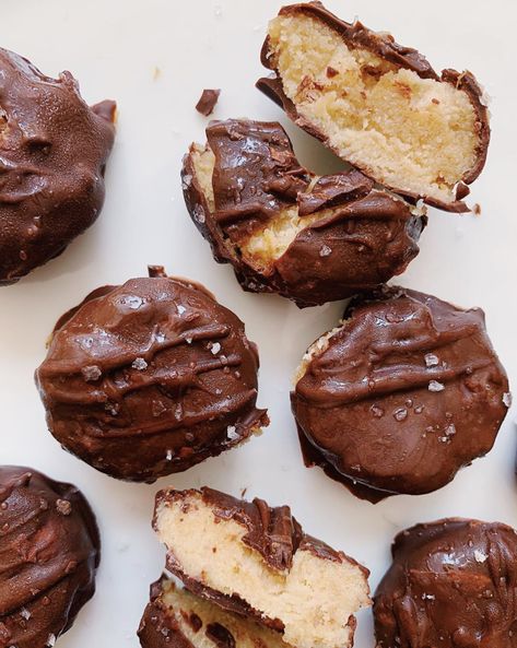 Chocolate Covered Cookie Dough Bites, Protein Cookie Dough Bites, Perfect Bar Recipe, Chocolate Covered Apples Slices, Chocolate Covered Cookie Dough, Freezer Cookies, Protein Dessert Recipes, Yogurt Bark Recipe, Dark Chocolate Recipes