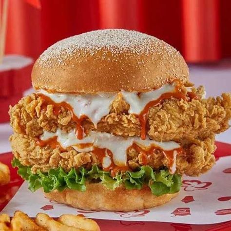 Zinger Burger Pics, Chicken Zinger Burger, Burger Pic, Chicken Zinger, Zinger Burger, Chicken Burgers Recipe, Vegan Fast Food, Cheese Chicken, Chicken Burger