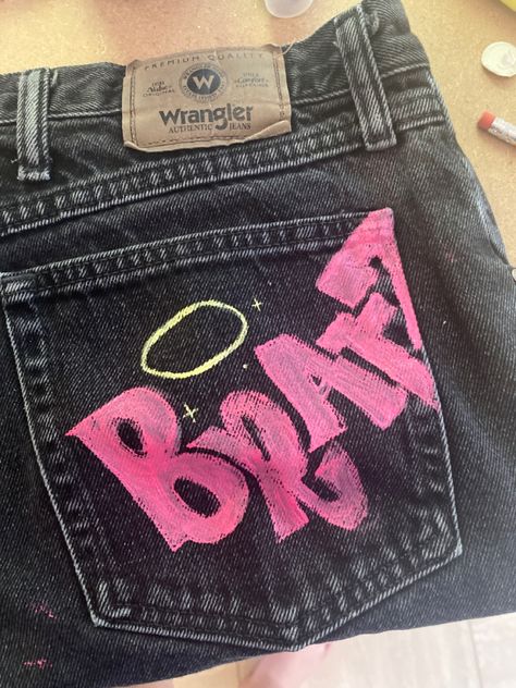 Bratz Jeans Painted, Design For Jeans Paint, Pants With Paint Design, Customized Denim Jeans, Painted Pants Y2k, Y2k Pants Paint, Painting Clothing Ideas, Jeans With Words On The Back, Customize Jeans Diy