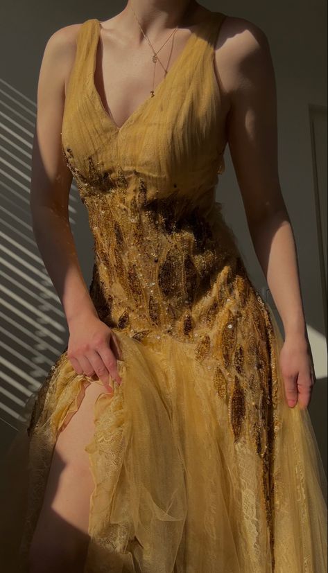 Vintage Yellow Prom Dress, Sun Prom Dress, Yellow Goddess Dress, Sun Aesthetic Clothes, Apollo Inspired Outfits, Sun Outfit Aesthetic, Sun Inspired Dress, Sun Themed Dress, Sun Aesthetic Outfit