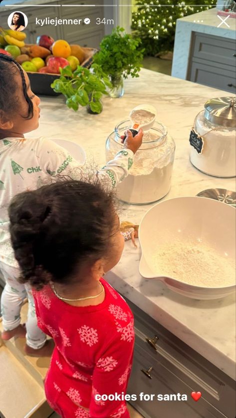 Kylie Jenner Kitchen, Khloe Kardashian Tristan Thompson, Kily Jenner, Christmas Eve Party, Khloe Kardashian And Tristan, Stormi Webster, Dream Kardashian, Penelope Disick, Baby Delivery