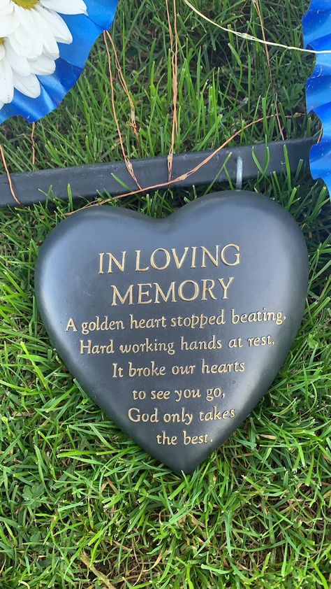 Memory Stones Ideas, Gravesite Memorial Ideas, Roadside Memorial Ideas, Headstone Ideas Design, Gravestone Quotes For Mom, Garden Memorial Ideas, Headstone Inscriptions For Mom, Graveyard Decorations For Loved Ones, Grave Stones Ideas