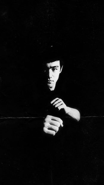 Bruce Lee iPhone Wallpaper. Bruce Lee Wallpaper, Bruce Lee Poster, Lee Wallpaper, Good Phone Backgrounds, Witcher Wallpaper, Bruce Lee Pictures, Bruce Lee Art, Bruce Lee Martial Arts, Bruce Lee Quotes