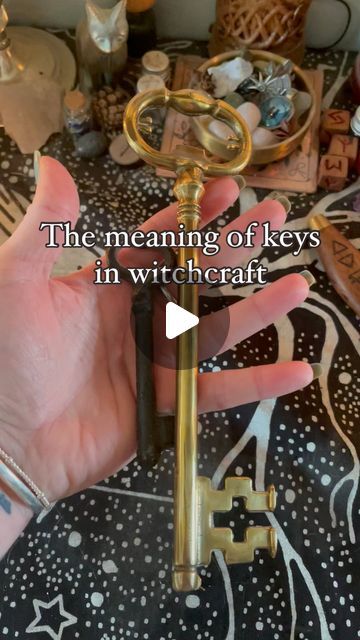 The Witch of the Forest | 𝘓𝘪𝘯𝘥𝘴𝘢𝘺 𝘚𝘲𝘶𝘪𝘳𝘦 on Instagram: "If you’ve been following me for a while, you’ll know I have a bit of a thing for keys! 🗝️ As well as having two key tattoos, I have skeleton keys on my altar.   For me, keys have always represented the ability to both open and close doors - to open doors to welcome in new opportunities but also close and lock doors behind me in old phases of my life that are past and no longer align with who I am today.  This reel shows you the other things keys symbolise and can be used for in spells and rituals.   Lindsay 💜 ———————————————————————————— #keys #witch #witchcraft #witchy #witchyvibes #spells" Witches Knot Meaning, Witches Keys, Positive Spells, Lindsay Squire, Lock Key Tattoos, Witchcraft Meaning, Key Magic, Skeleton Key Tattoo, Magical Key