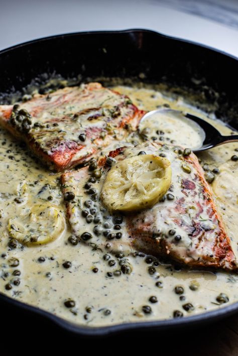 Salmon with Creamy Lemon, Capers and Dill Sauce Canned Salmon Patties, Salmon Capers, Dill Cream Sauce, Pickle Party, Raisin Sauce, Lemon Dill Salmon, Dill Sauce For Salmon, Lemon Pepper Salmon, Salmon Filets