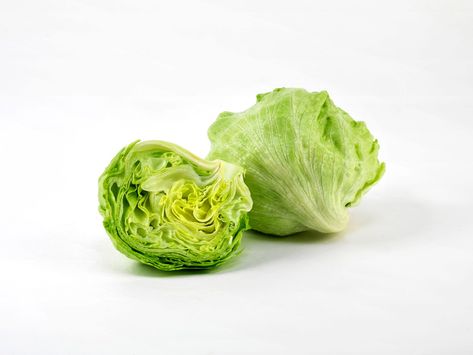 A head of iceberg lettuce. Plants Grown In Water, Types Of Lettuce, Dark Green Vegetables, Kitchen Notes, Lettuce Seeds, Wedge Salad, Flora Intestinal, Iceberg Lettuce, Taste Made