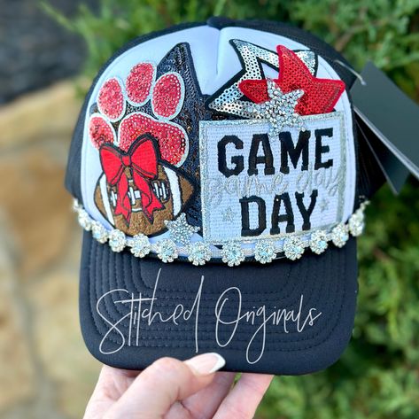 Super fun Custom Game Day Trucker Cap with Rhinestone Trucker Chain Hat is high quality Decky Brand Listing is for 1 Custom Hat Game Day Trucker Hat, Patch Trucker Hat Ideas, Truckers Hats, Sports Mom Bag, Cute Trucker Hat, Market Crafts, Football Diy, Hat Bar, Hat Diy