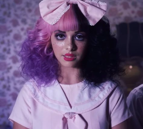 Melanie Martinez Makeup, Dollhouse Melanie, Melanie Martinez Dollhouse, Doll Face Makeup, Mealine Martinez, Melanie Martinez Outfits, Melanie Martinez Concert, Melanie Martinez Photography, Doll Makeup