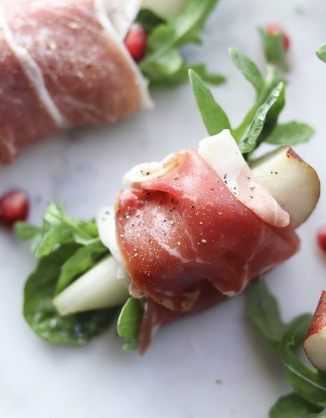 Prosciutto Wrapped Pears, Prociutto Appetizers, Procuitto Recipes, Prosciutto Appetizer, Dried Pears, Prosciutto Recipes, Whole 30 Snacks, Prosciutto Wrapped, No Cook Appetizers