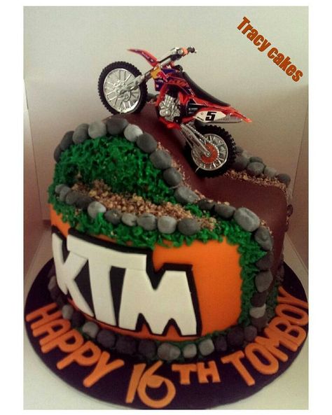 Motocross Cake Ideas, Ktm Cake, Dirt Bike Birthday Cake, Birthday Cake Friends, Bike Birthday Cake, Motorcycle Cakes, Motocross Cake, Bolo Motocross, Motocross Birthday