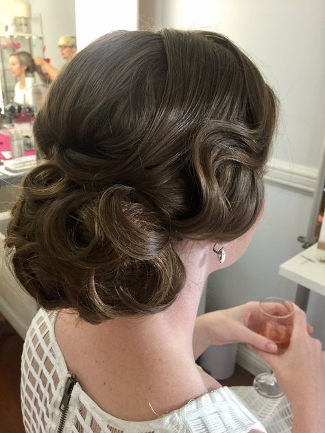 Vintage Formal Updos, Easy Vintage Updo For Long Hair, 50s Wedding Hair Updo, 1940s Formal Hairstyles, Vintage Inspired Bridal Hair, Art Deco Updo, Vintage Updo With Bangs, Vintage Wedding Hairstyles Updo, Gatsby Hair Updo