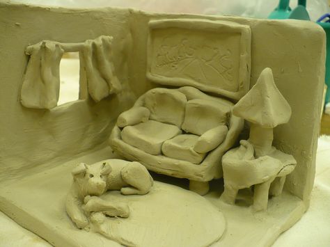 My Ceramic Diorama! Students thought about a room they wished to recreate. They made slabs for the two walls and a base using white ceramic clay. They details were added as they planned the room. Ceramic Diorama, Slab Ceramics, Pottery Lessons, Kids Clay, Pottery Houses, Tanah Liat, Clay Wall, Ceramics Pottery Art, Art Lessons Elementary