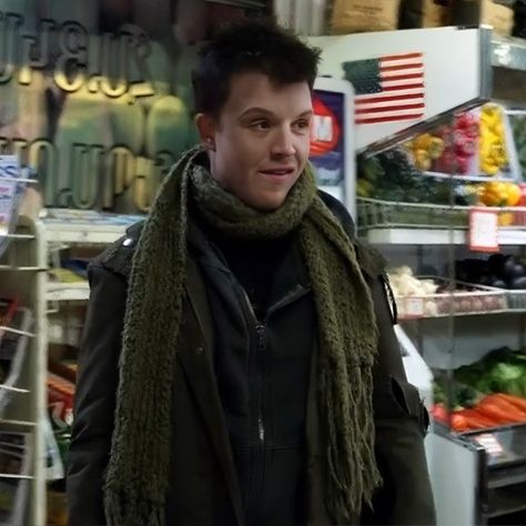 S1E08 S1 Mickey Milkovich, Mickey Milkovich Icon, Biting Lip, Mickey Milkovich, Noel Fisher, Anger Issues, Netflix Originals, Anger, Tv