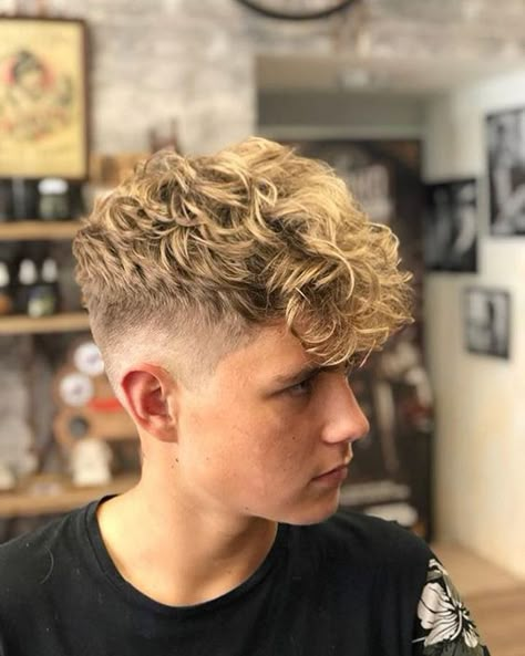 Messy pompadour For Curly Hair Boy Permed Hair, Boys Perm Hairstyles, Boys Haircuts Curly Hair, Boys Curly Haircuts, Boy Haircuts Short, Boy Haircuts Long, Blonde Hair Boy, Men Haircut Curly Hair