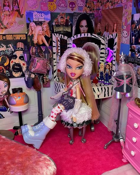 Bratz Doll Furniture, Bratz Doll House, Bratz Room Aesthetic, Bratz Furniture, Bratz Doll Collection, Bratz House, Bratz Dollhouse, Bratz Room, Bratz Aesthetic