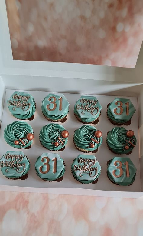 55th Birthday Cupcakes, Happy Birthday Cupcakes For Men, Cupcake Designs For Men, Birthday Cupcakes For Men, Birthday Cupcakes Ideas For Men, Beautiful Cupcakes Birthday, Bdy Cake, Cupcake Displays, Icing Cupcakes