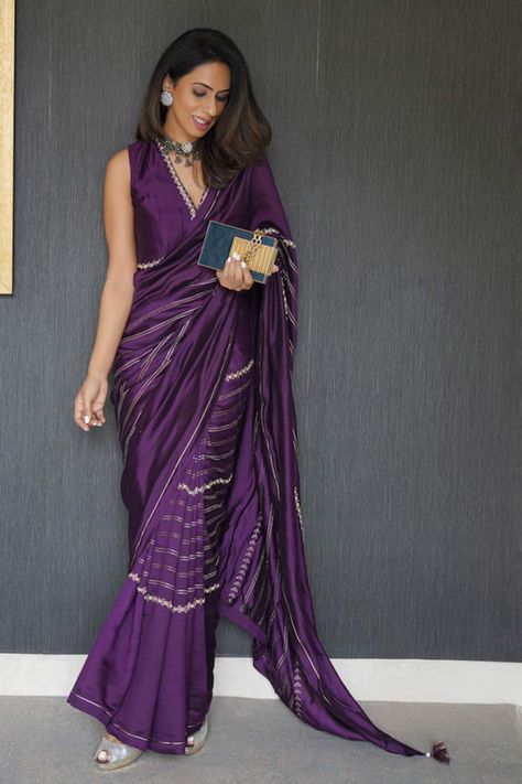 Sleeveless Blouse And Saree, Diwali Outfits Saree, Saree For Best Friends Wedding, Latest Silk Saree Trends 2024, 2024 Saree Trends, Violet Saree Blouse, Violet Blouse Designs, Violet Blouse Designs For Saree, Saree For Friends Wedding