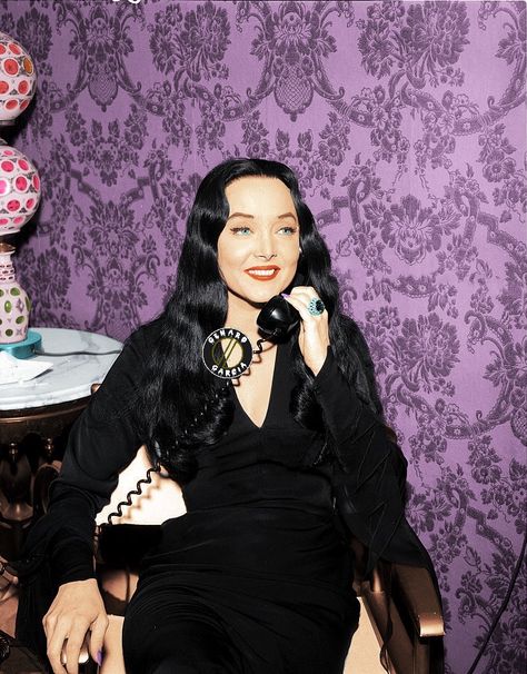 Original Morticia Addams, Morticia Addams 60s, Morticia Addams 1960s, Caroline Jones Aesthetic, Morticia Addams Cosplay, Morticia Addams Pfp, Addams Family Comics, Morticia Carolyn Jones, Blonde Morticia Addams