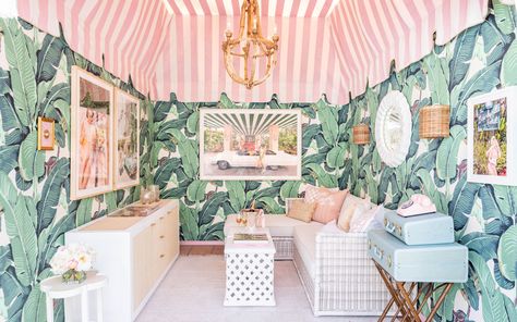 Your Instagram Literally Can’t Handle This New Cabana at the Beverly Hills Hotel Martinique Wallpaper, Los Angeles Wallpaper, The Beverly Hills Hotel, Banana Leaf Wallpaper, Gray Malin, Iconic Wallpaper, Beverly Hills Hotel, Popular Wallpaper, Leaf Wallpaper