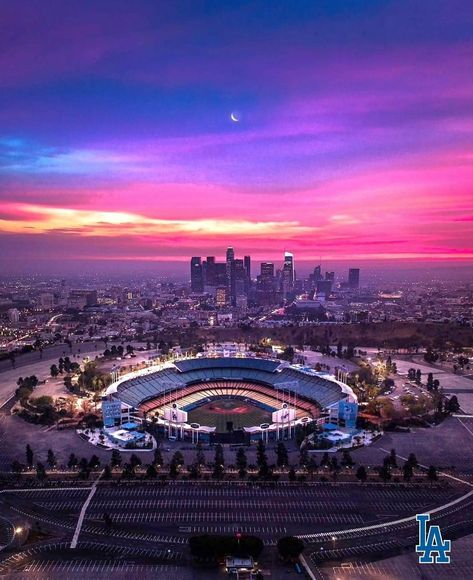 Los Angeles Dodgers Stadium, Los Angeles Wallpaper, Let's Go Dodgers, Stadium Wallpaper, Hotel Bali, Baseball Wallpaper, Mlb Stadiums, Baseball Park, Baseball Print