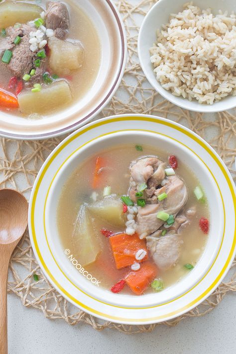 Wintermelon Soup Chinese, Winter Melon Soup Chinese, Winter Melon Recipe, Chinese Chicken Soup, Soup Aesthetic, Soup With Meatballs, Winter Melon Soup, Chinese Soups, Cauliflower Potato Soup