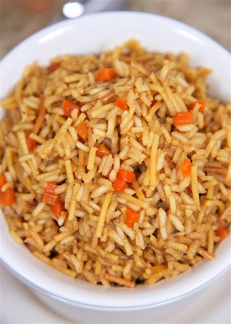 Homemade Beef Rice-A-Roni - never use the boxed stuff again! This looked and tasted just like the real thing! I had to tell my husband that I made the rice from scratch - not a box. Rice, pasta, beef broth, beef bouillon, onion powder, Worcestershire, soy sauce, garlic powder, pepper and chopped carrots. Seriously delicious! We make this all the time - SO much better than the box. Homemade Beef Rice A Roni, Rice With Beef Broth, Beef Rice A Roni, Homemade Rice A Roni, Beef Bake, Pasta Beef, Rice Sides, Rice A Roni, Homemade Dry Mixes