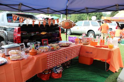 game day and tailgate reveal: Clemson vs UGA Clemson Tailgate, Tailgating Hacks, Uga Tailgate, Tailgating Setup, Clemson Tailgating, College Football Tailgate, Football Tailgate Party, Tailgate Party Food, Tailgate Table