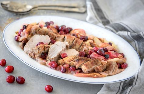 Here's a succulent dish of roast pork tenderloin with apples and cranberries that makes a great family meal during the holiday season. Fall Family Meal, Pork With Apples, Pork Tenderloin With Apples, Pork Roasts, Roast Pork Tenderloin, Pork Tenderloin Medallions, Apple Pork Tenderloin, Crockpot Pork Tenderloin, Apple Pork