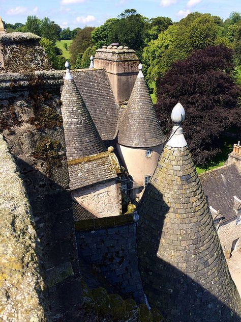 Castle Rooftop, Castle Fraser, Gnome Houses, Fraser Clan, Aberdeenshire Scotland, Medieval Architecture, Pink Castle, Stone Circle, Scottish Castles