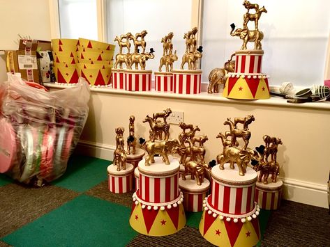 Vintage Circus Table Decorations, Modern Circus Party, Circus Themed Homecoming, Circus Wedding Centerpieces, Vintage Circus Party Centerpieces, Circus Theme Party Centerpieces, Big Top Circus Party, Vintage Carnival Party Decorations, Circus Theme Quinceanera