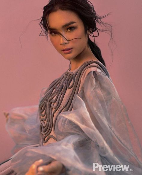 p 🏹 on Twitter: "ok but why is this local magazine from my country’s september issue lowkey better than the vouge us one… " Francine Diaz, Heart Evangelista, Debut Photoshoot, Filipino Culture, Thick Eyebrows, Creative Shot, Acting Skills, Casting Call, But Why