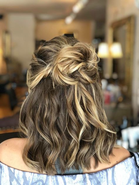 Claire Hair, Semi Formal Hairstyles, Chelsea Kane, Half Up Half Down Hair Prom, Catwalk Models, Ball Hairstyles, Prom Hairstyles For Short Hair, Dance Hairstyles, Shoulder Hair