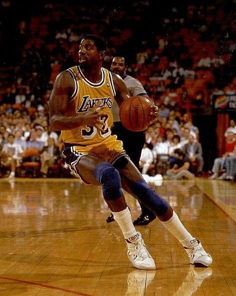 Magic Johnson - Lakers Magic Johnson Wallpaper, Nba 75, Best Nba Jerseys, Basketball Inspiration, Magic Johnson Lakers, Showtime Lakers, Nba Superstars, Nba Photos, Nba History