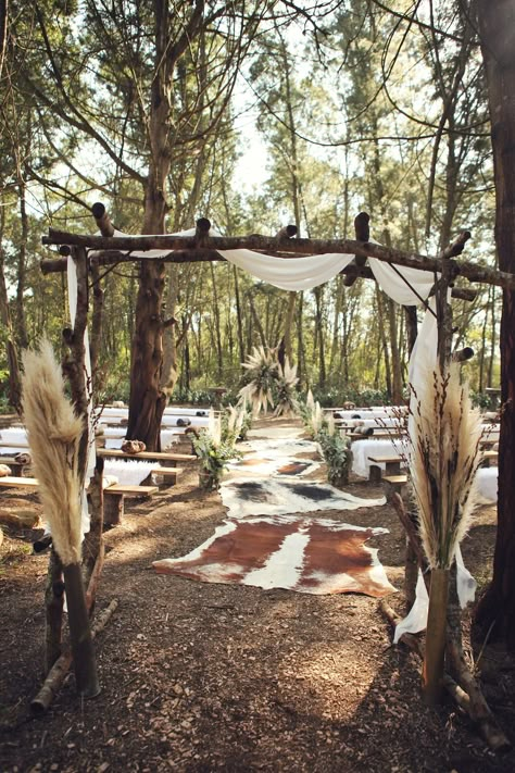 Boho Forest Wedding Ceremony Decor | Credit: Carmen Roberts (11) Boho Wedding Altar, Pampas Arch, Forest Wedding Ceremony, Boho Wedding Arch, Wedding Ceremony Setup, Native American Wedding, Country Western Wedding, Wedding Setup, Wedding Ceremony Ideas