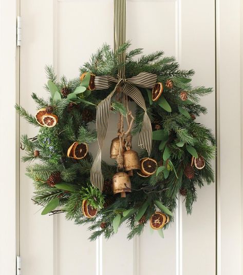 Christmas Reef, Megan Miller, Decorating For Christmas, Christmas Door Wreaths, 12 December, Christmas Inspo, Minimalist Christmas, Christmas Home Decor, Christmas Porch