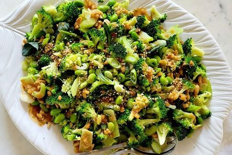 Peanut Broccoli, Easy Suppers, Slim Kitchen, Peanut Salad, Bubble Christmas, Box Recipes, Soy Chicken, Christmas Salads, Summer Eats