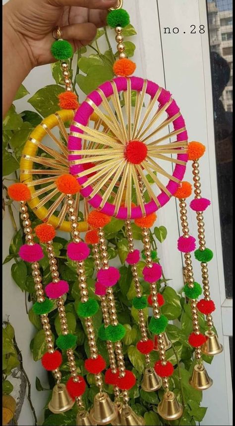 Hanging Decorations Diy, Diy Wall Hanging Crafts, Wool Crafts Diy, Handmade Decorative Items, Diy Diwali Decorations, Wall Decor Crafts, Diwali Craft, Diy Yarn Crafts, Diwali Diy