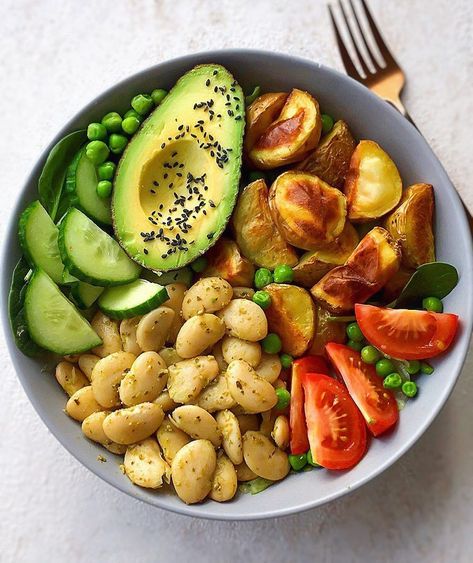 Aesthetic Food Lunch, Healthy Aesthetic Food, Lunch Vegetarian, Pasti Fit, Healthy Aesthetic, Healthy Bowls Recipes, Fitness Recipes, Vegan Mayo, Healthy Bowls