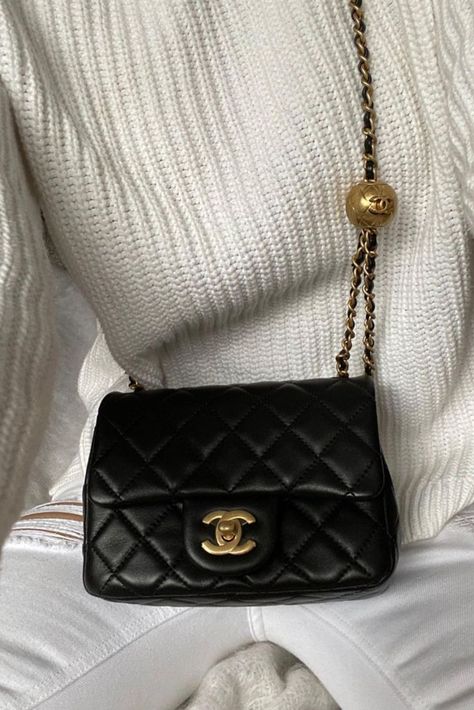 Chanel Mini Flap Bag Outfit, Small Bag Outfit, Chanel Small Bag, Mini Bag Outfit, Chanel Clutch Bag, Chanel Mini Bag, Chanel Bag Classic, Chanel Mini Flap Bag, Chanel Clutch