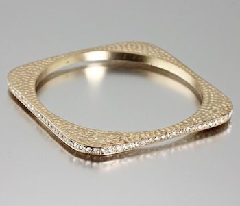 Gold Bracelet Bangle Jewelry, Square Bangles, Antique Gold Bracelet, Solid Gold Bangle, Buy Gold Jewelry, Gold Bangles For Women, Diamond Bracelet Design, Buying Gold, Pearl Jewelry Wedding