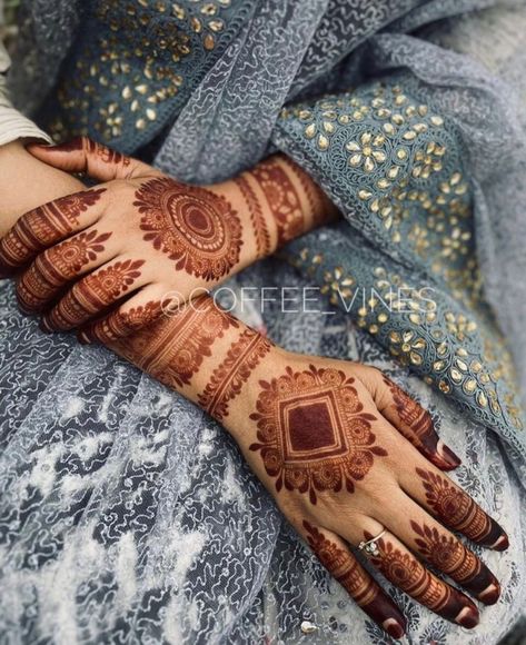 Hand Mehndi Designs, Designs Mehndi, Mehndi Art Designs, Hand Mehndi, Simple Mehndi, Mehndi Art, Bridal Mehndi, Henna Design, Mehndi Design