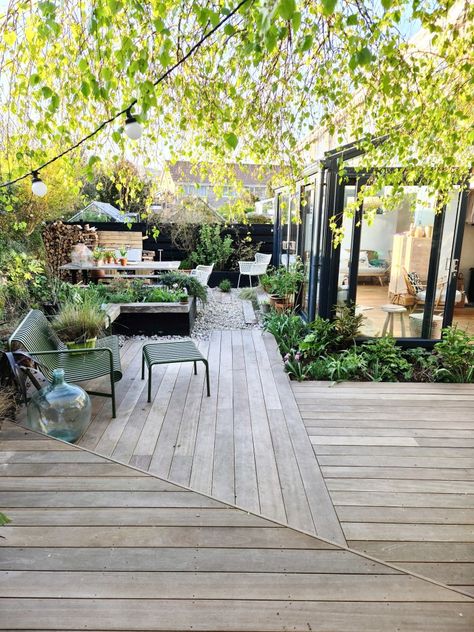 Garden Makeover Phase 2 - Creating a Hardwood Deck - Alice in Scandiland Garden Soil Preparation, Courtyard Plants, Backyard Decorating, Hardwood Decking, Courtyard Gardens Design, Garden Deck, Thriving Garden, Garden Makeover, Garden Studio