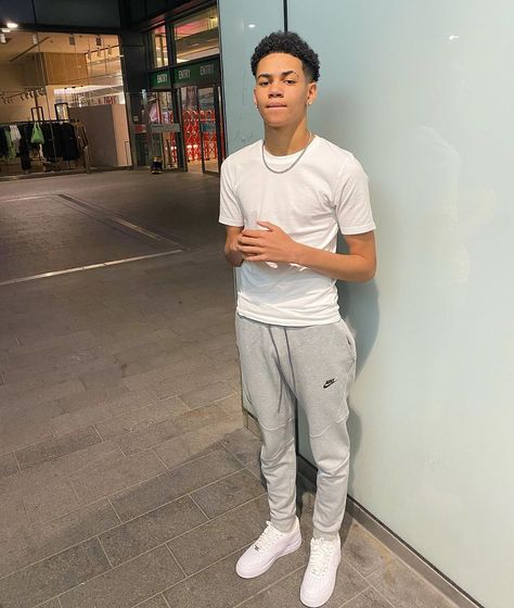 JacobMo on Instagram: “Just doing me.” Nike Joggers Outfit, Joggers Men Outfit, Mens Joggers Outfit, Looks Hip Hop, Braids For Boys, Thug Style, Drip Outfit Men, Teen Swag Outfits, Black Men Fashion Swag