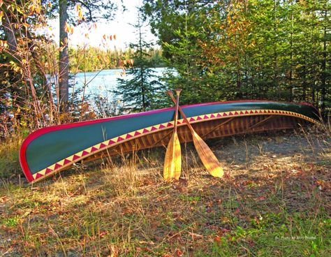 Canoe Painting Ideas, Aluminum Canoe, Canoe Art, Painted Canoe, Canadian Canoe, Old Town Canoe, Canoe Plans, Wooden Kayak, Wood Canoe